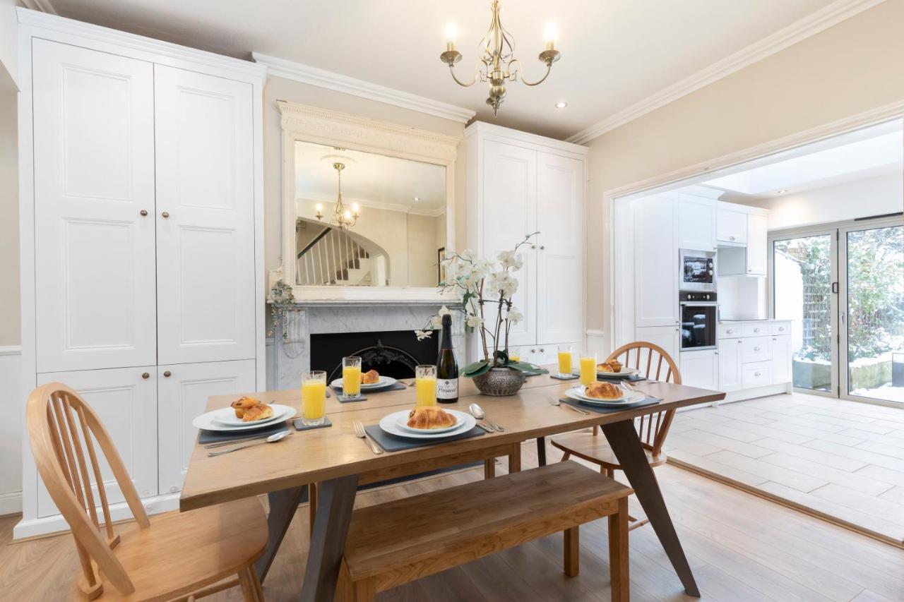 Beautiful 4 Bedroom Home Cheltenham Eksteriør bilde