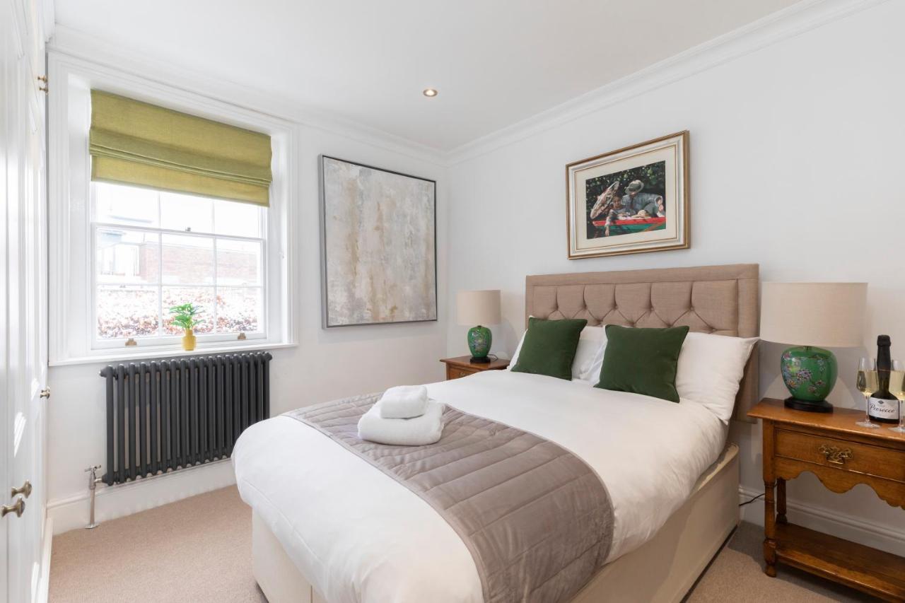 Beautiful 4 Bedroom Home Cheltenham Eksteriør bilde