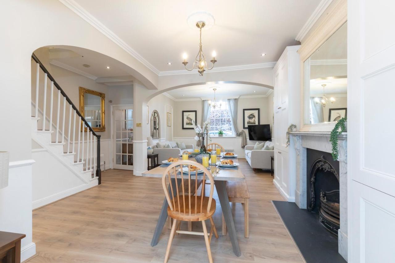 Beautiful 4 Bedroom Home Cheltenham Eksteriør bilde