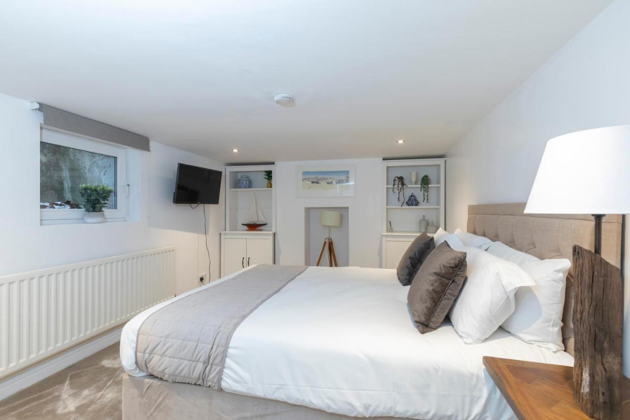 Beautiful 4 Bedroom Home Cheltenham Eksteriør bilde