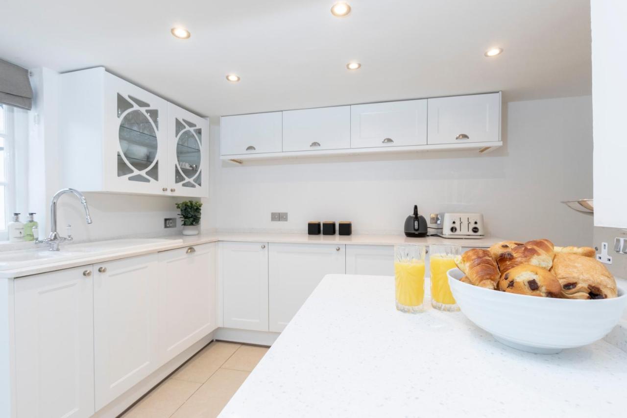 Beautiful 4 Bedroom Home Cheltenham Eksteriør bilde