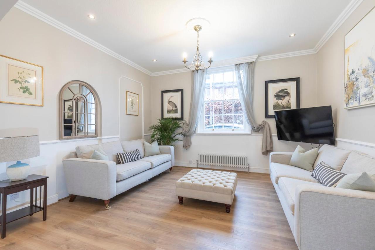 Beautiful 4 Bedroom Home Cheltenham Eksteriør bilde