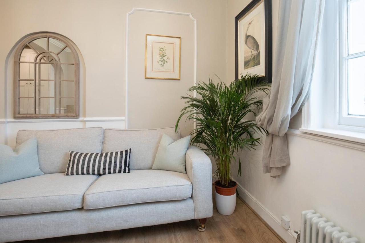 Beautiful 4 Bedroom Home Cheltenham Eksteriør bilde