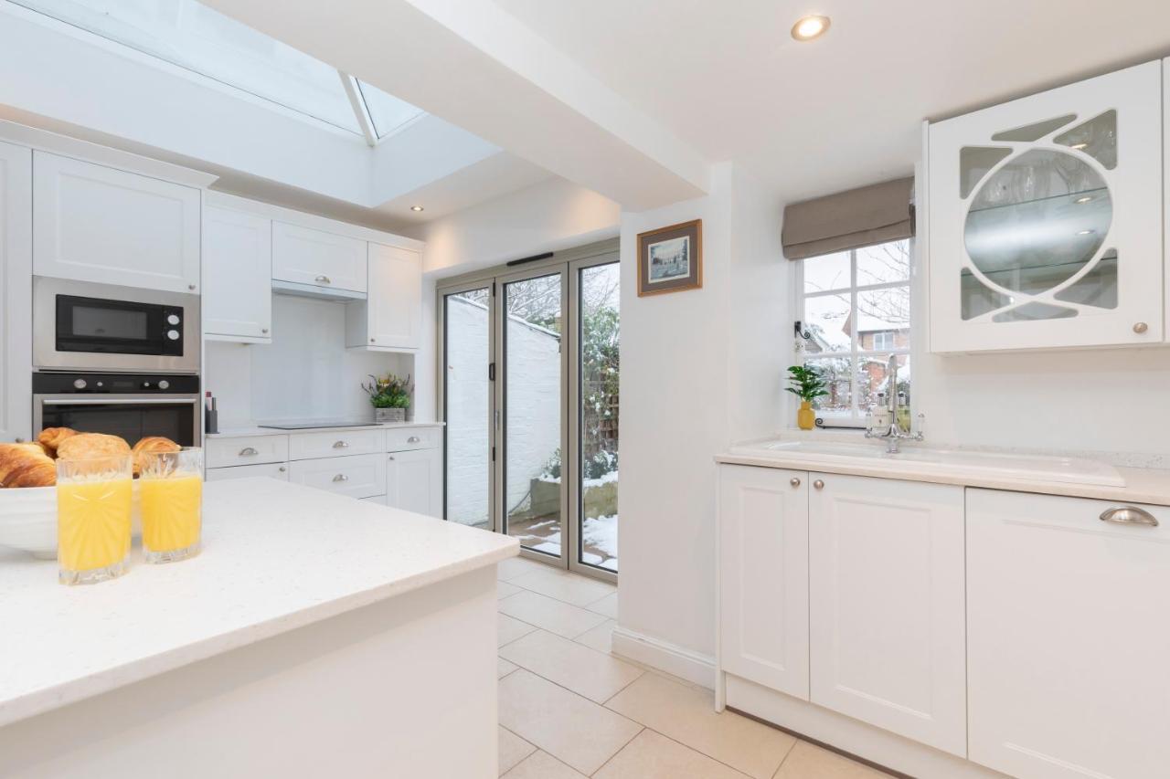 Beautiful 4 Bedroom Home Cheltenham Eksteriør bilde