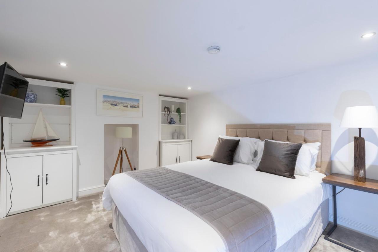 Beautiful 4 Bedroom Home Cheltenham Eksteriør bilde