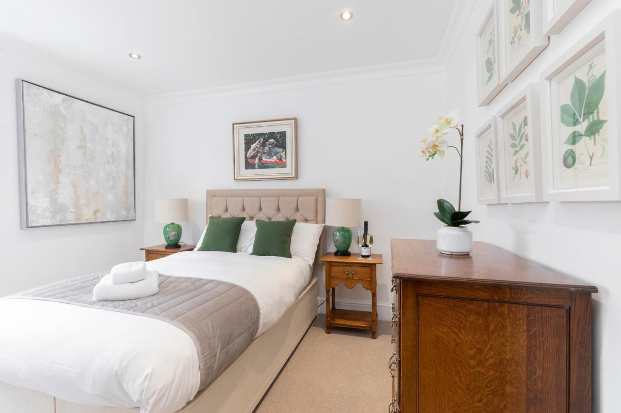 Beautiful 4 Bedroom Home Cheltenham Eksteriør bilde