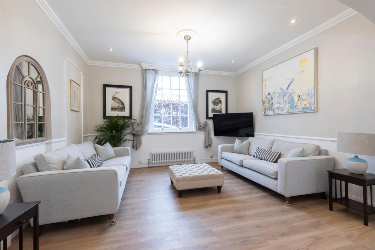Beautiful 4 Bedroom Home Cheltenham Eksteriør bilde