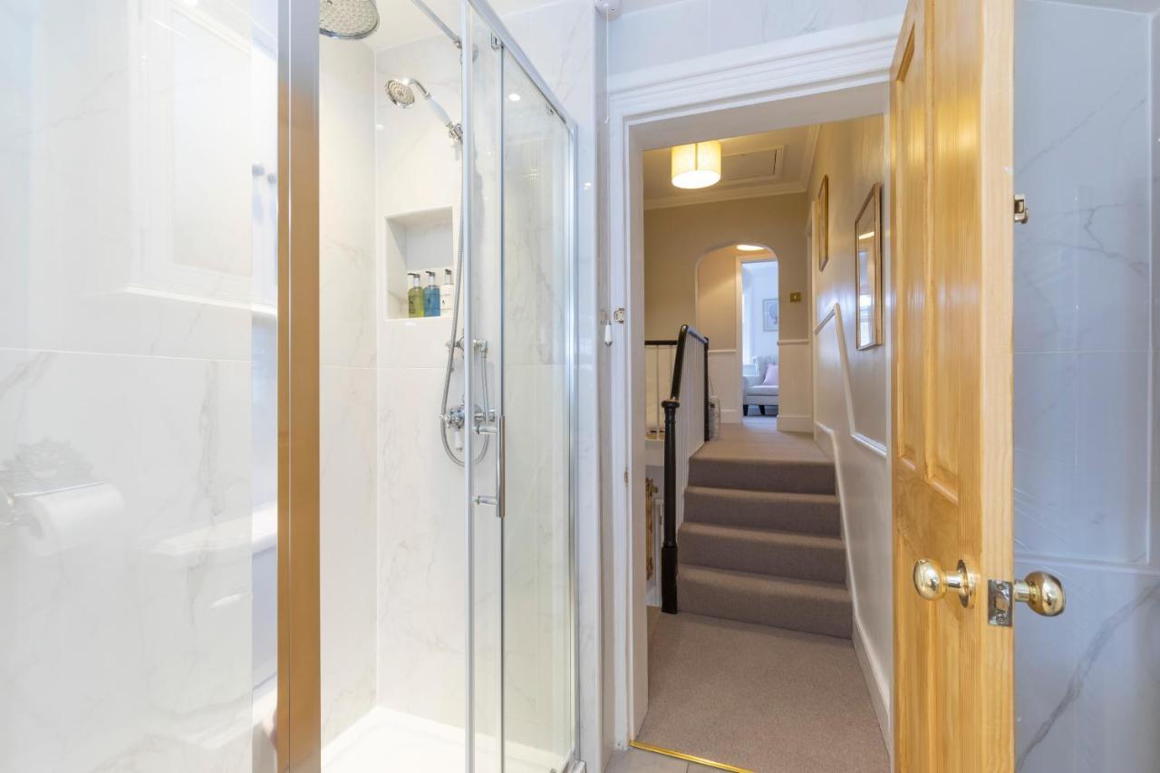 Beautiful 4 Bedroom Home Cheltenham Eksteriør bilde