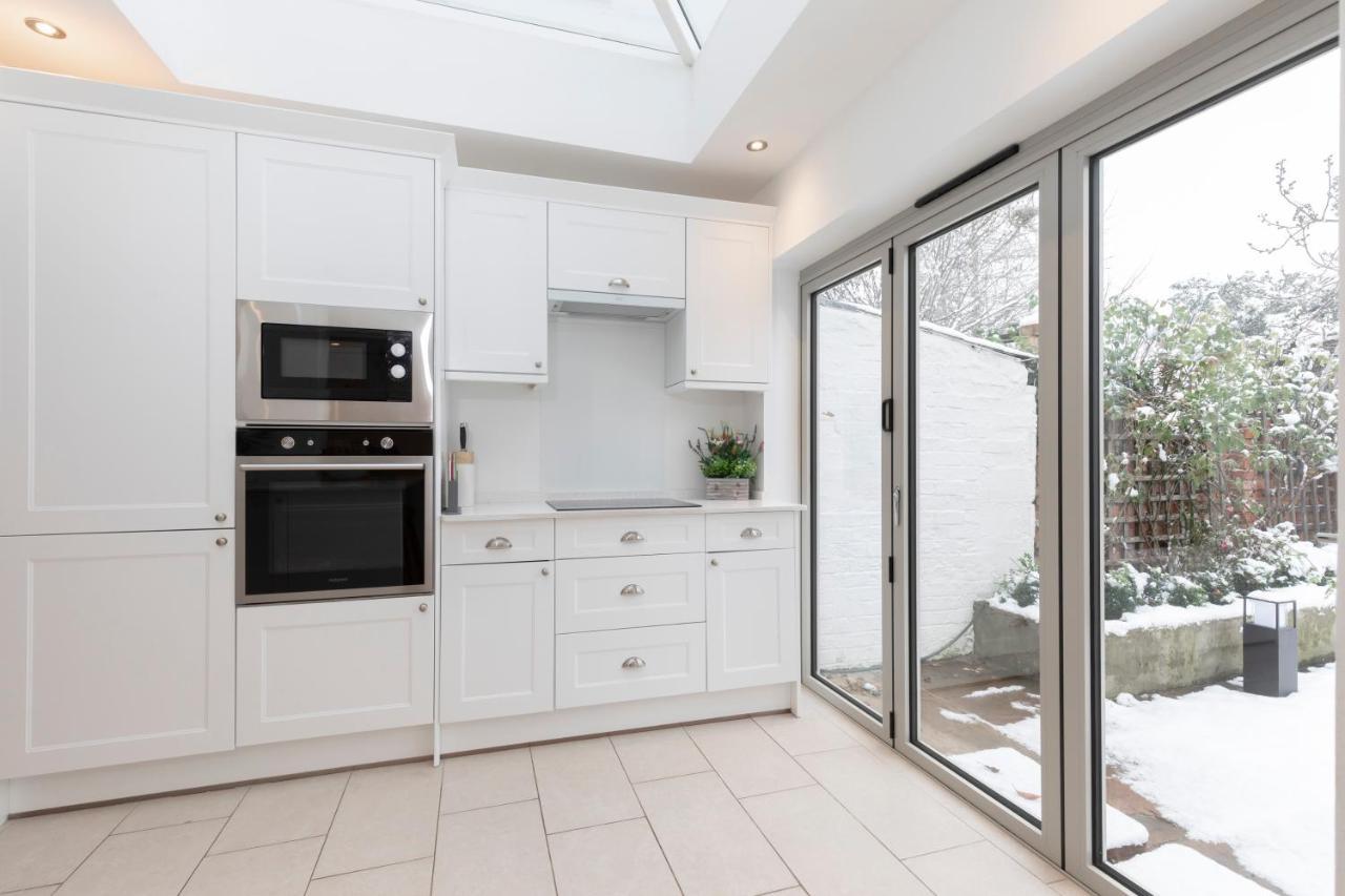 Beautiful 4 Bedroom Home Cheltenham Eksteriør bilde