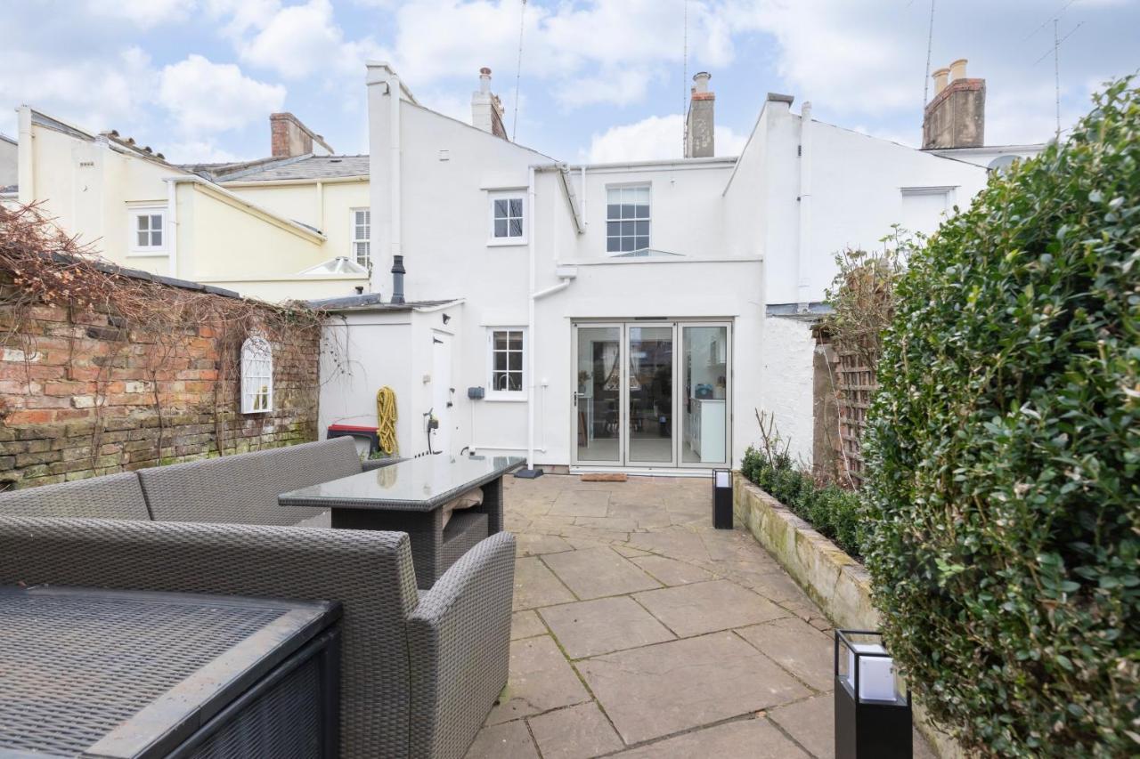 Beautiful 4 Bedroom Home Cheltenham Eksteriør bilde